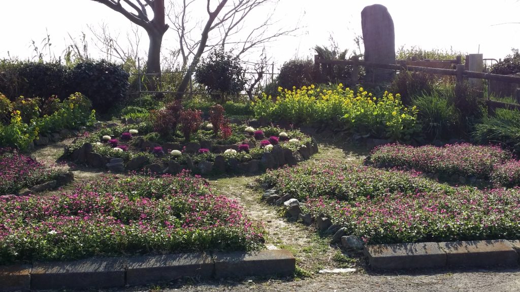 雑賀崎灯台の浦にある花壇