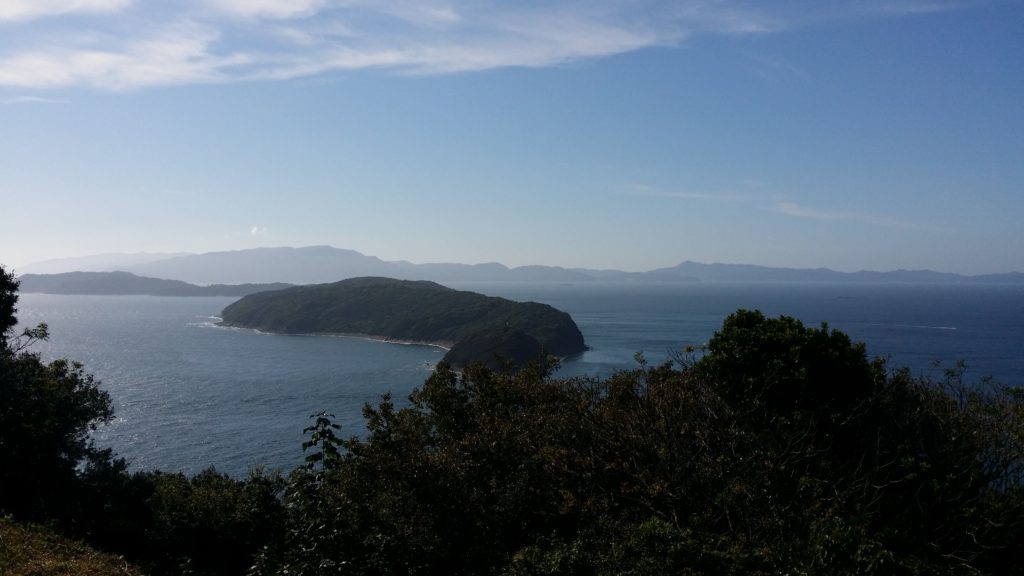 加太砲台跡の丘から眺めた友ヶ島の景色