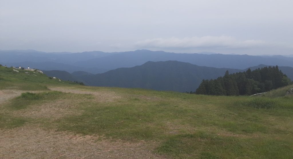 生石高原の頂上から見た有田川町の景色